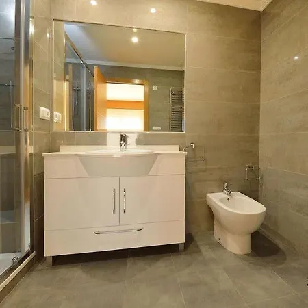 דירה Sleeps 6 Pool או גרובה
