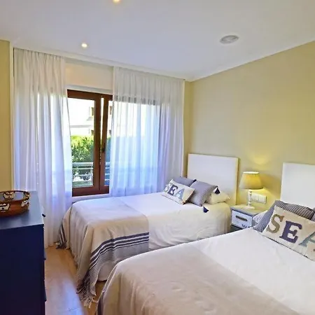Sleeps 6 Pool או גרובה